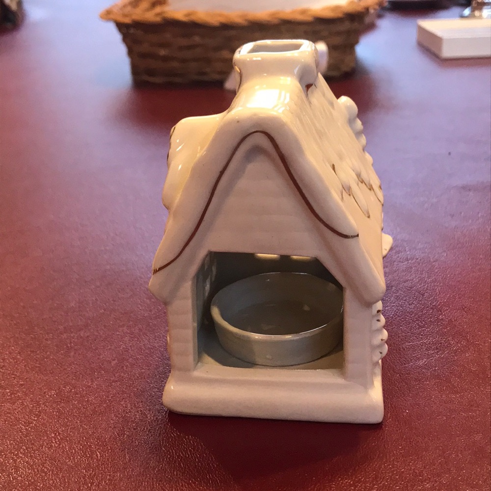 Holiday House with candle - Picture 4 of 6